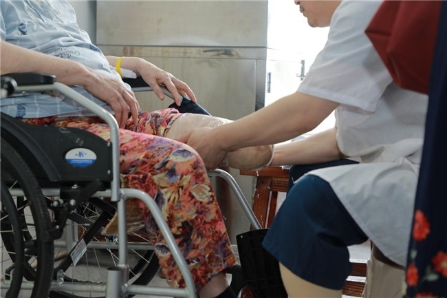 國安假肢公司,湖南假肢,湖南國安假肢,長沙假肢,湖南安裝假肢,假肢安裝,假肢價格,手假肢多少錢,矯形器,大腿假肢,小腿假肢,上肢假肢,矯形器輔助器具